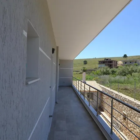 Hotel Bujtina Eleni 3*