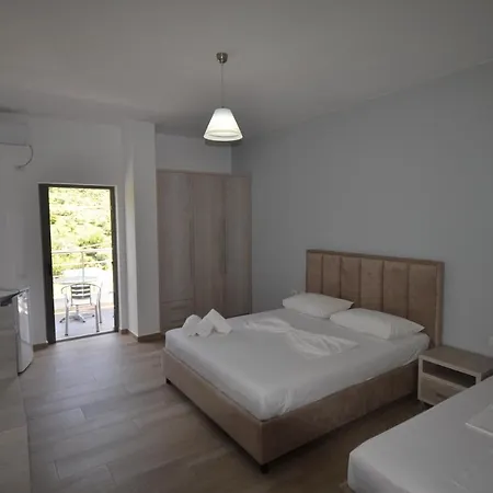 Bujtina Eleni Himara