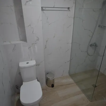 Hotel Bujtina Eleni 3*