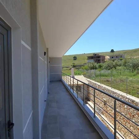 Bujtina Eleni Himara