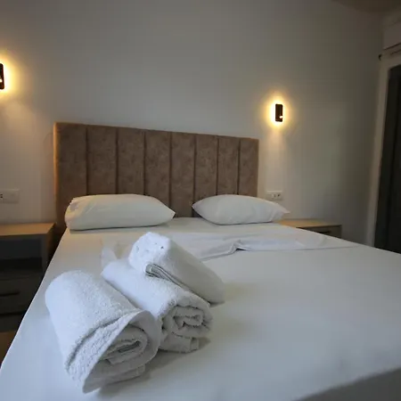 Hotel Bujtina Eleni 3*