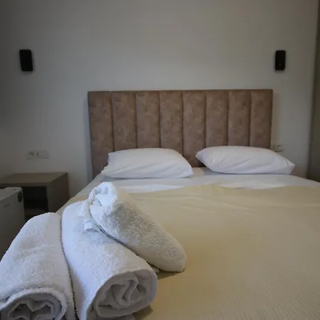 Hotel Bujtina Eleni Himarë