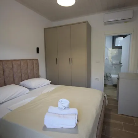 Bujtina Eleni Hotel 3*