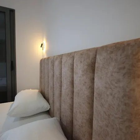 Bujtina Eleni Hotel 3*