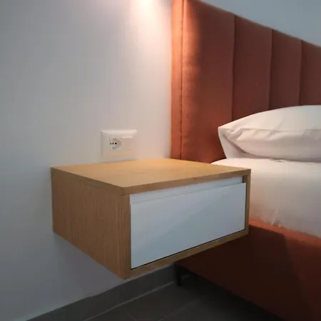 Bujtina Eleni 3* Himarë