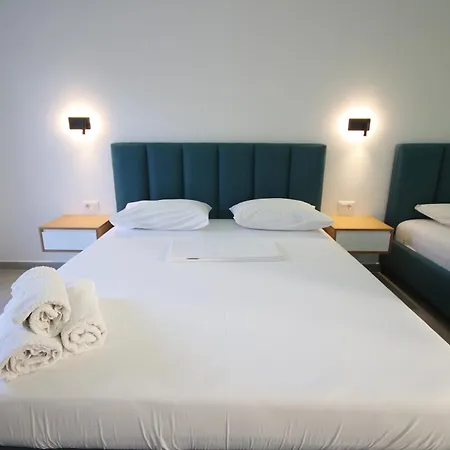 Bujtina Eleni 3* Himarë