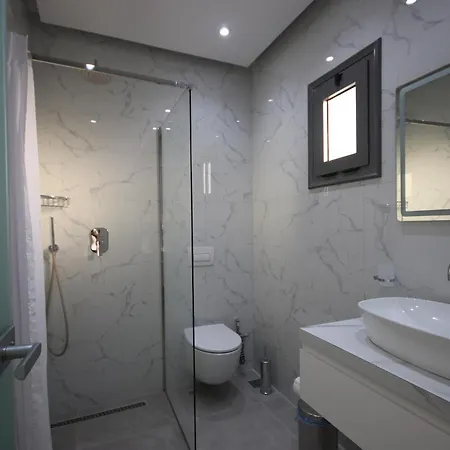 Bujtina Eleni Hotel 3*