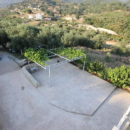 Hotel Bujtina Eleni 3*