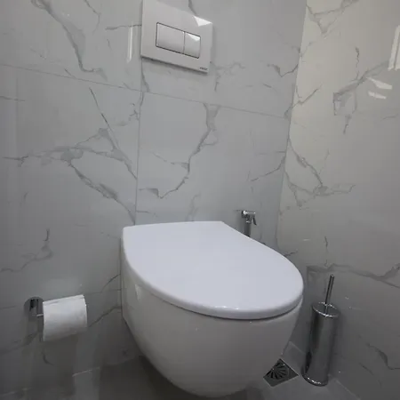 Bujtina Eleni 3* Himara