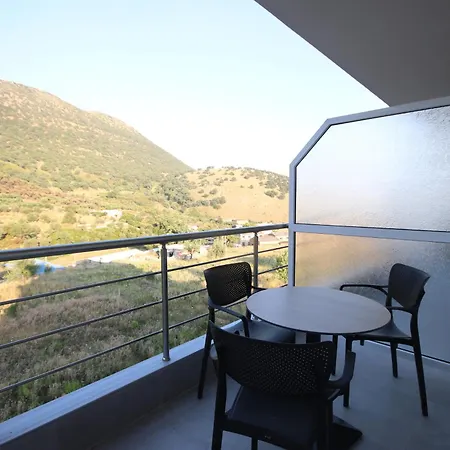 Hotel Bujtina Eleni Himarë
