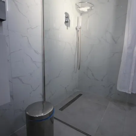 Bujtina Eleni 3* Himara