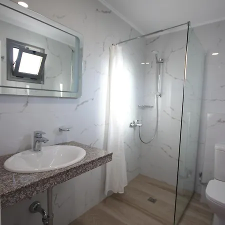 Bujtina Eleni Himara