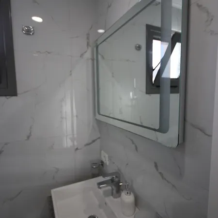 Bujtina Eleni 3* Himara