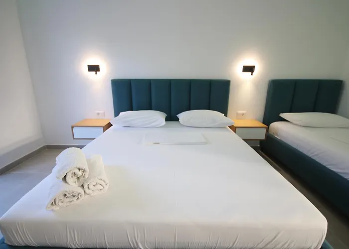 Bujtina Eleni 3* Himarë