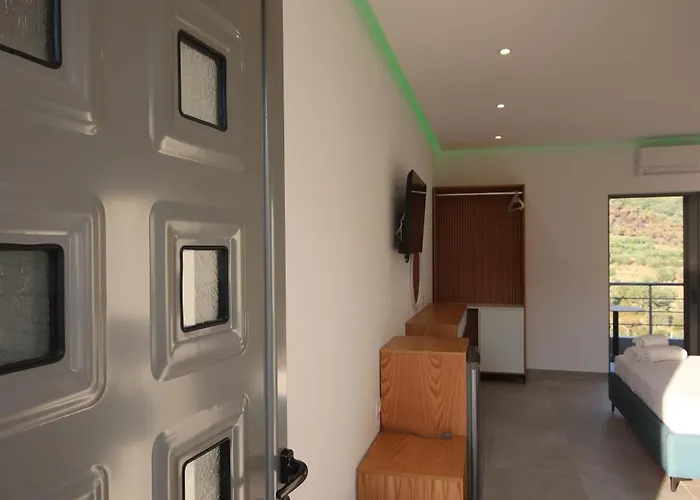 Bujtina Eleni Hotel Himarë