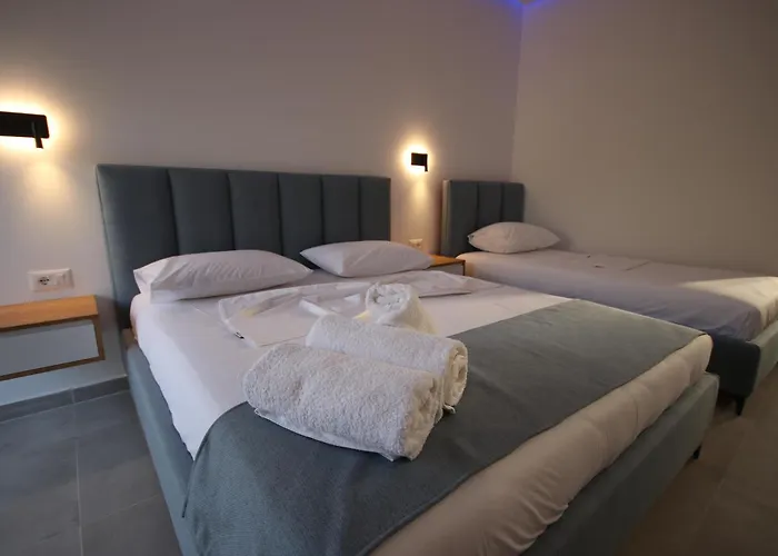 Bujtina Eleni 3* Himarë