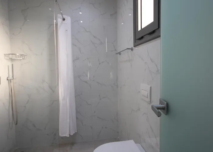 Hotel Bujtina Eleni 3*
