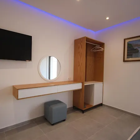 Hotel Bujtina Eleni Himarë