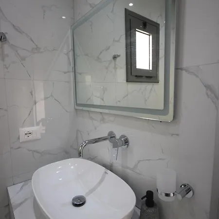 Bujtina Eleni Hotel 3*