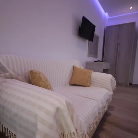Bujtina Eleni 3* Himarë