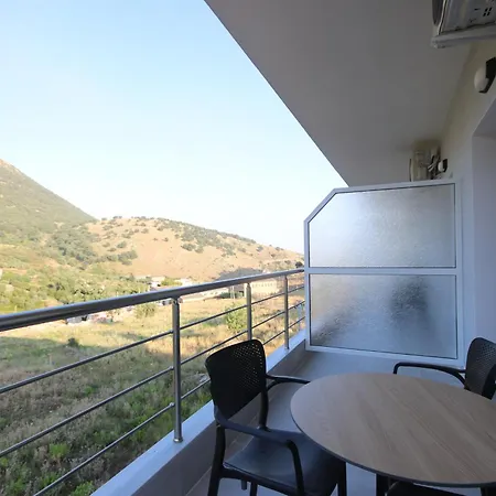 Hotel Bujtina Eleni Himarë