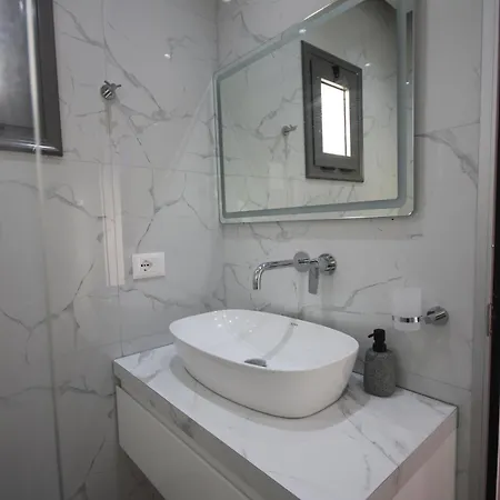 Bujtina Eleni 3*