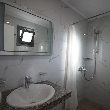 Bujtina Eleni 3*