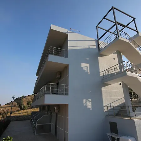 Bujtina Eleni 3* Himarë
