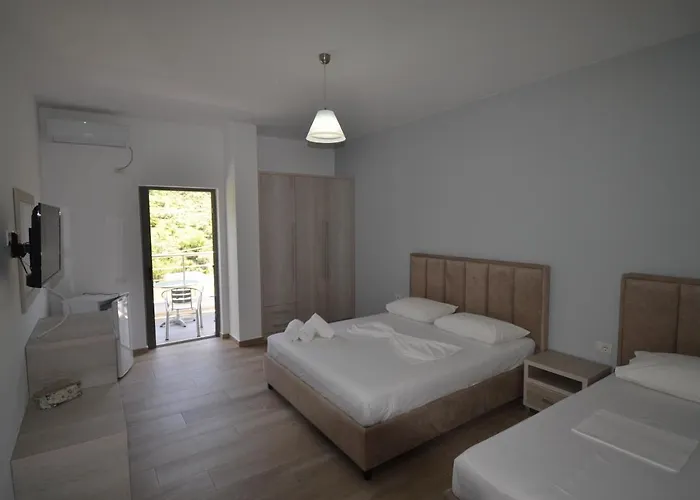Bujtina Eleni Himara