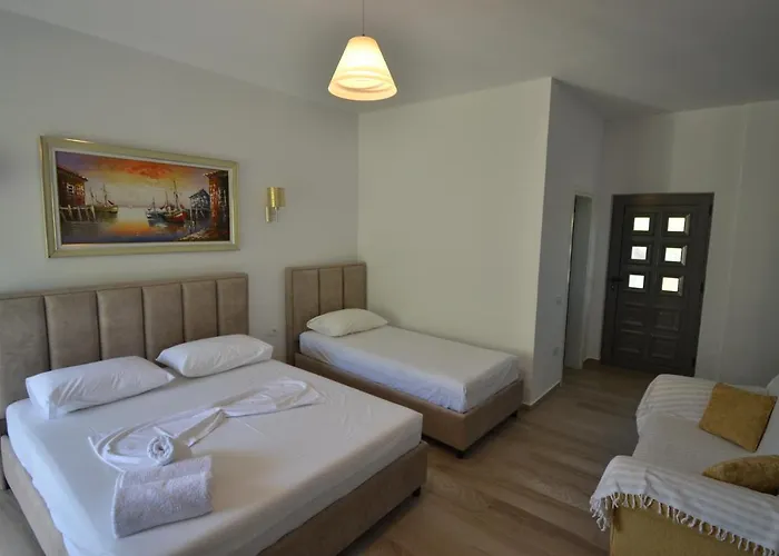 Bujtina Eleni Himara