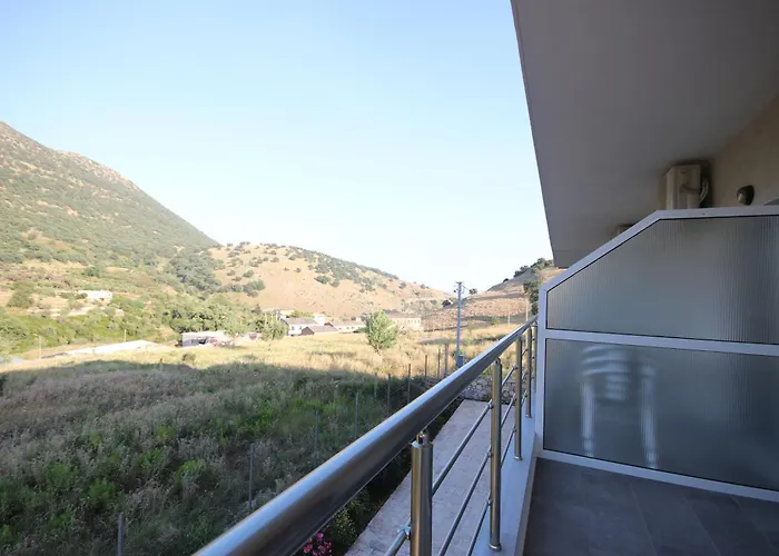 Bujtina Eleni 3* Himara