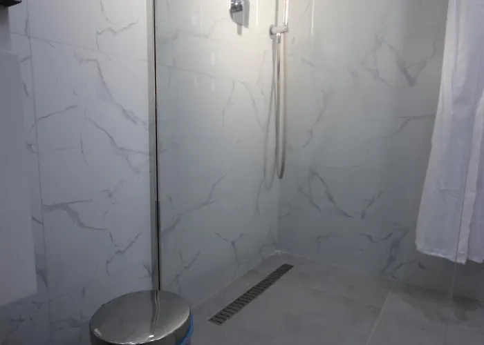 Bujtina Eleni 3* Himara
