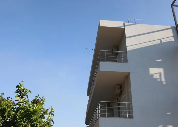 Bujtina Eleni Szálloda